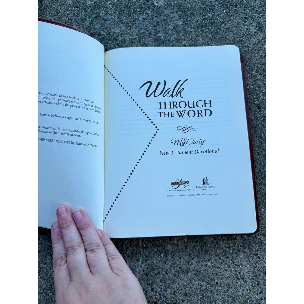 NKJV Walk Through The Word New Testament Devotional Brown Faux Leather MyDaily - Picture 2 of 5